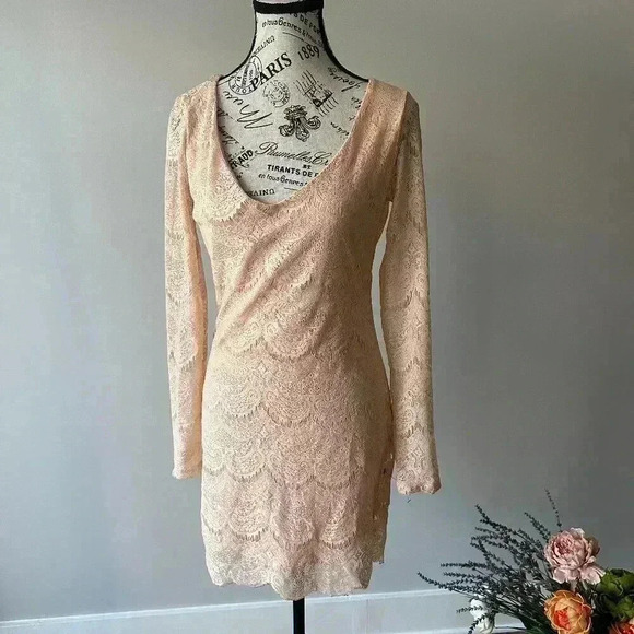 Forever 21 Dresses & Skirts - Forever 21 Blush Pink Lace Long Sleeve Bodycon Dress - Women's Size L